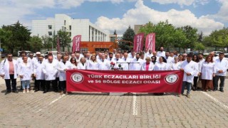 Eczacılar, her geçen gün açılan eczacılık fakültelerinden ve istihdam sorunundan dert yandı