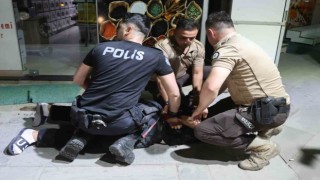 Ehliyetsiz motosiklet kullanan çocuklar kovalamacada yakalandı