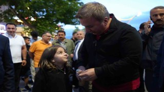 Eli çatlayan miniğin valiyle sohbeti yüzleri gülümsetti