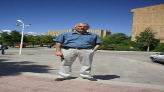 Emekli profesör yalnız yaşadığı evde ölü bulundu