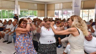 Emekliler gönüllerince eğleniyor