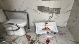 Engelli vatandaşların kullanımındaki lavaboları kırdılar