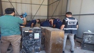 Enkazdan çıkartılan çelik kasalar açıldı