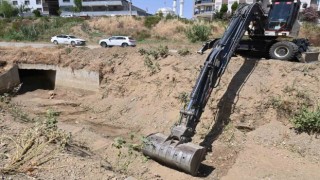 Ergenekon Mahallesinde dere yatağı temizleniyor