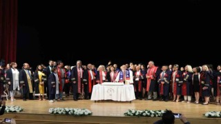 ERÜde Lisansüstü Mezuniyet sevinci yaşandı