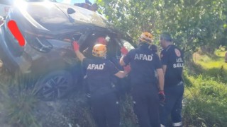 Erzincanda araç içerisinde sıkışan yaralı sürücü AFAD ekiplerince kurtarıldı
