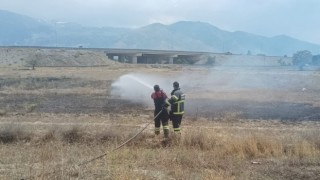 Erzincanda örtü yangını büyümeden söndürüldü