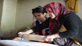 Erzincanda tandır ekmeği geleneği sürdürülüyor