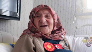 Erzurumlu asırlık çınar Aliye Ninenin Erdoğan sevgisi