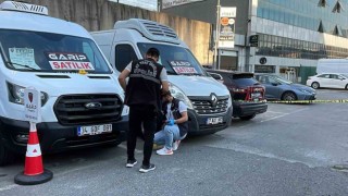 Esenlerde bir şahıs yüksek sesle müzik dinleyenleri uyardı: Kurşunların hedefi oldu