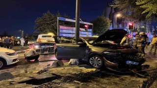 Esenlerde otomobil sürücüsü önce minibüse, ardından yayaya çarptı