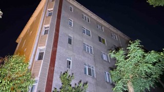 Eyüpsultanda elektriği kesilen sitenin sakinlerinden tepki