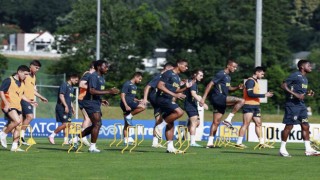 Fenerbahçe, günü çift antrenmanla tamamladı