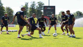 Fenerbahçe, yeni sezon hazırlıklarını sürdürdü