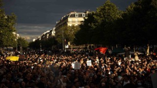 Fransada sandık çıkış anketlerine göre Yeni Halk Cephesinin seçimlerin ikinci turunda birinci olması bekleniyor