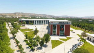 FÜ, Türkiyedeki üç üniversiteden biri oldu