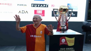 Galatasarayın şampiyonluğu Kuşadasında muhteşem bir geceyle kutlandı