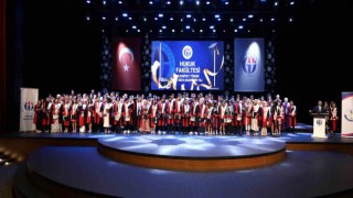 GAÜNde genç hukukçuların mezuniyet coşkusu
