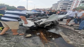 Gaziantepte 2 araç kafa kafaya çarpıştı: 3 yaralı