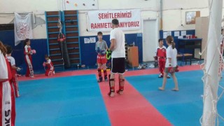 Gedizli kick boks sporcuları Türkiye Şampiyonasına hazırlanıyorlar