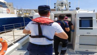 Gezi teknesinde rahatsızlanan vatandaşa tıbbi tahliye