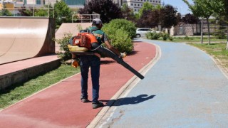 Gölbaşının parklarında temizlik ve bakım çalışmaları sürüyor