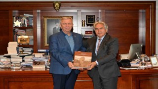 Gordion Antik Kenti ve Aslanhane Camiinin Dünya Mirası Listesine kabulüne ilişkin sertifikalar Başkan Yavaşa sunuldu