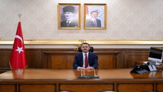 Göreve başladığı ilk günde adına sahte hesaplar açıldı
