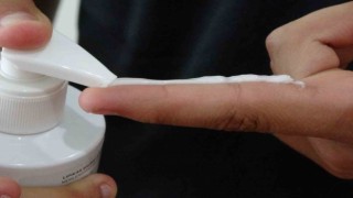 Güneşe maruz kalanlar dikkat: 3 saatte bir krem yenilenmeli