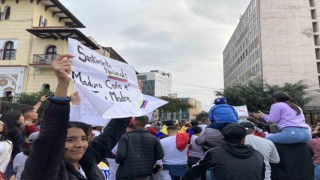 Güney Amerikadaki Venezuelalılardan Maduro protestosu