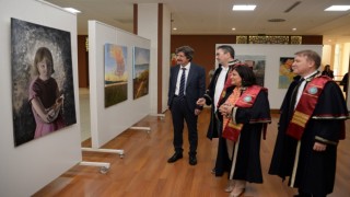 Güzel Sanatlar Fakültesinde kepler mezuniyet için fırlatıldı