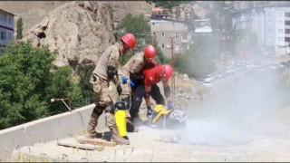 Hakkaride 599 jandarma personeline deprem eğitimi