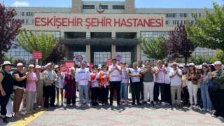 Haklarını alamayan hastane çalışanları için eylem yaptılar