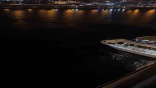 Haliçte dehşet anları kamerada: Selfie çekerken düştü, tekne üstünden geçti