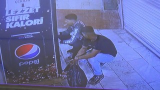 Hırsızların rahat tavırları pes dedirtti