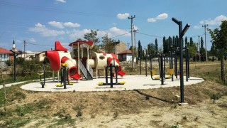 Hisarcıkta çocuk oyun parklarının beton ve toprak zemini tehlike saçıyor