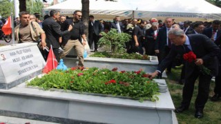 Hulusi Akar: O gece her Türkün asker doğduğunu tüm dünyaya gösterdik
