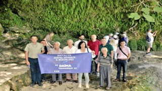 Huzurevi sakinleriyle doğada yürüdüler