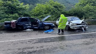 İki otomobilin çarpıştığı kazada 3 kişi yaralandı