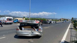 İki otomobilin çarpıştığı kazada 3 kişi yaralandı