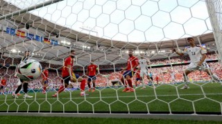 İlk yarı finalist İspanya