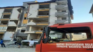 İntihar etmek için 5 katlı apartmana çıkan şahıs ikna edildi
