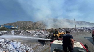 Isparta İtfaiyesi, Sökedeki yangın söndürme çalışmalarına destek veriyor