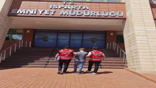 Ispartada kesinleşmiş hapis cezası bulunan 2 firari yakalandı