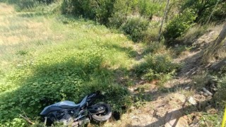 Ispartada motosiklet şarampole yuvarlandı: 1 ölü
