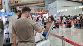 İstanbul Havalimanında yazılım sistemindeki küresel sıkıntı nedeniyle tedirginlik hakim