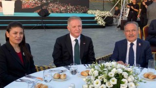 İstanbul Valisi Davut Gül, 15 Temmuz şehit aileleri onuruna düzenlenen programa katıldı