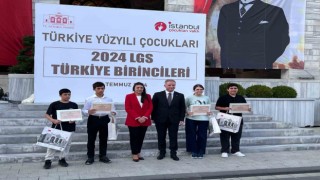İstanbul Valisi Gül, LGS Türkiye birincilerini ağırladı