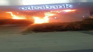 İstanbulda Odeobankta korkutan yangın: ATMde başlayan yangın diğer katlara sıçradı