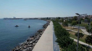 İstanbulda sıcak hava bunaltıyor: Fatihte park ve sahil boş kaldı